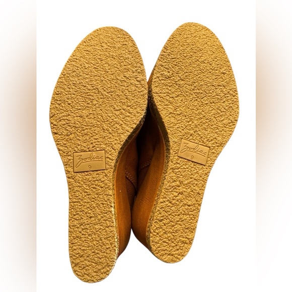 Sold - Picture 6 of 7